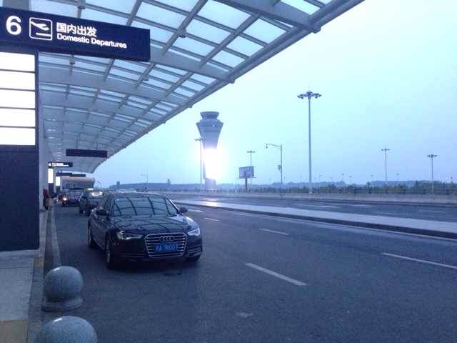 8月5日晚合肥良友租车公司奥迪A6L再次到合肥新桥国际机场