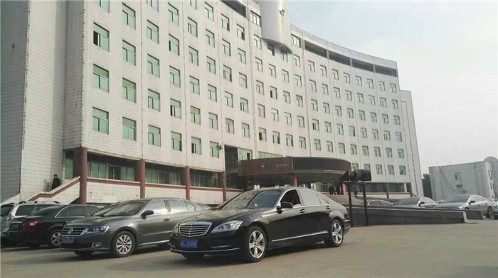 2016年12月19日，安徽良友汽车租赁有限公司的奔驰S350来到庐江县