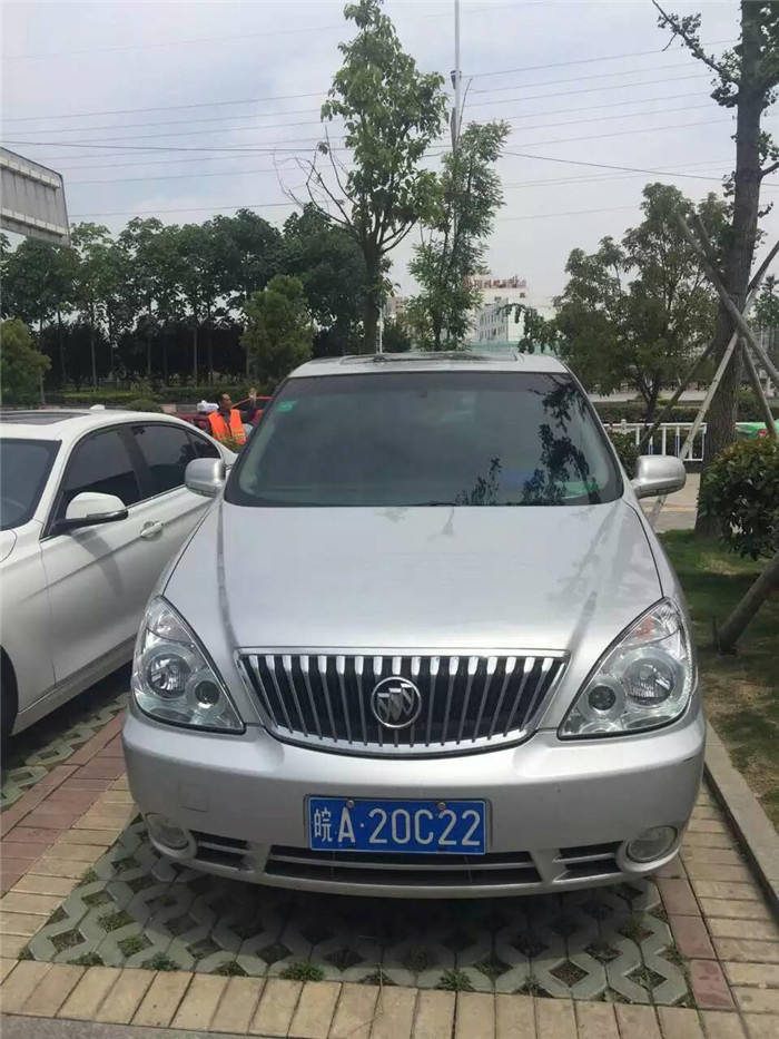 2016年5月25日 安徽良友汽车租赁公司的全新别克商务来到霍邱县