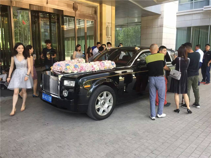 　2016年5月16日，安徽良友汽车租赁公司加长版劳斯莱斯幻影来到合肥香格里拉大酒店