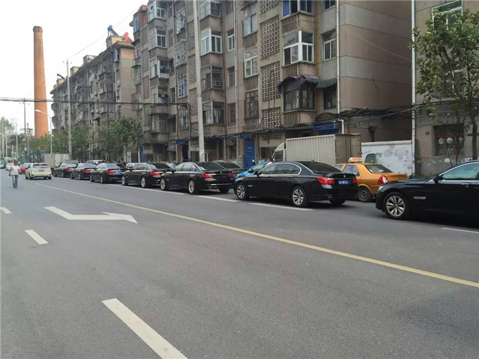 2016年6月1日，安徽良友租车公司宝马五系车队来到合肥御景前城小区