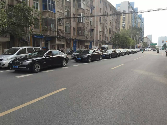 2016年6月1日，安徽良友租车公司宝马五系车队来到合肥御景前城小区