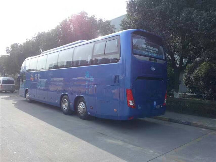 2016年6月30日，安徽良友租车公司的51座全新旅游大巴来到金寨县革命烈士陵园