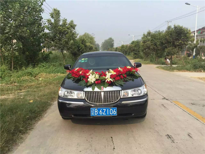 2016年9月8日 安徽良友租车公司原装九米加长林肯领衔奥迪A6L大型车队来到长丰县杜集乡