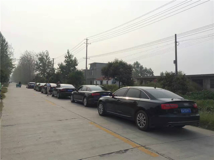 2016年9月8日 安徽良友租车公司原装九米加长林肯领衔奥迪A6L大型车队来到长丰县杜集乡