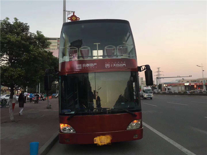 安徽良友租车公司双层敞篷巡游巴士来到广东省汕头市