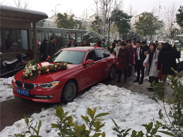 1月6号，安徽良友租车公司红色宝马主婚车搭配红色宝马车队圆满礼成