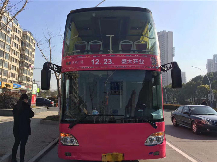 安徽良友双层敞篷巡游巴士来到江苏省海门市